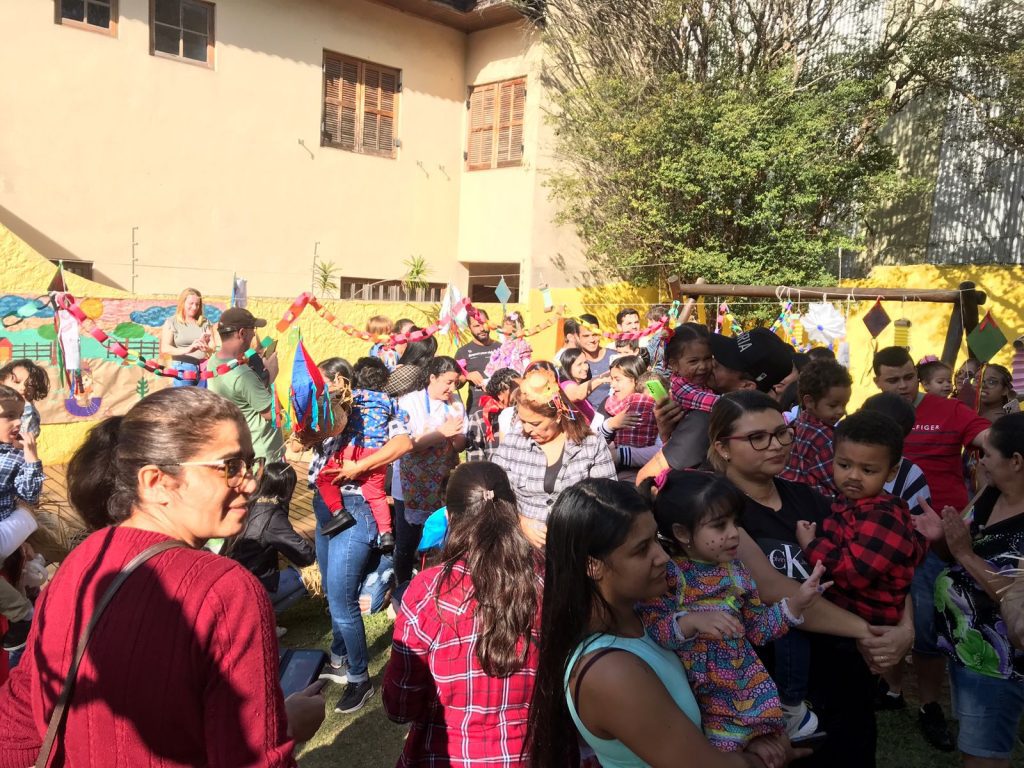 Momentos com as famílias das tradições culturais.